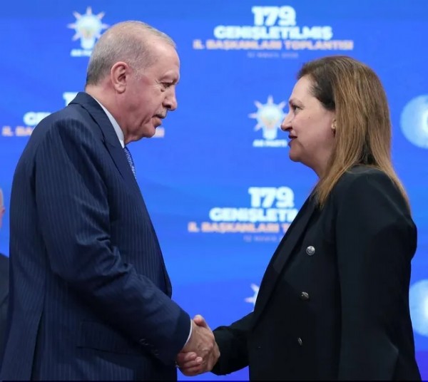 CHP'de Koltuk Kavgası AK Parti'de Hizmet Siyaseti Var! Burcu Köksal'dan Özel Ve Ekibine Sert Sözler